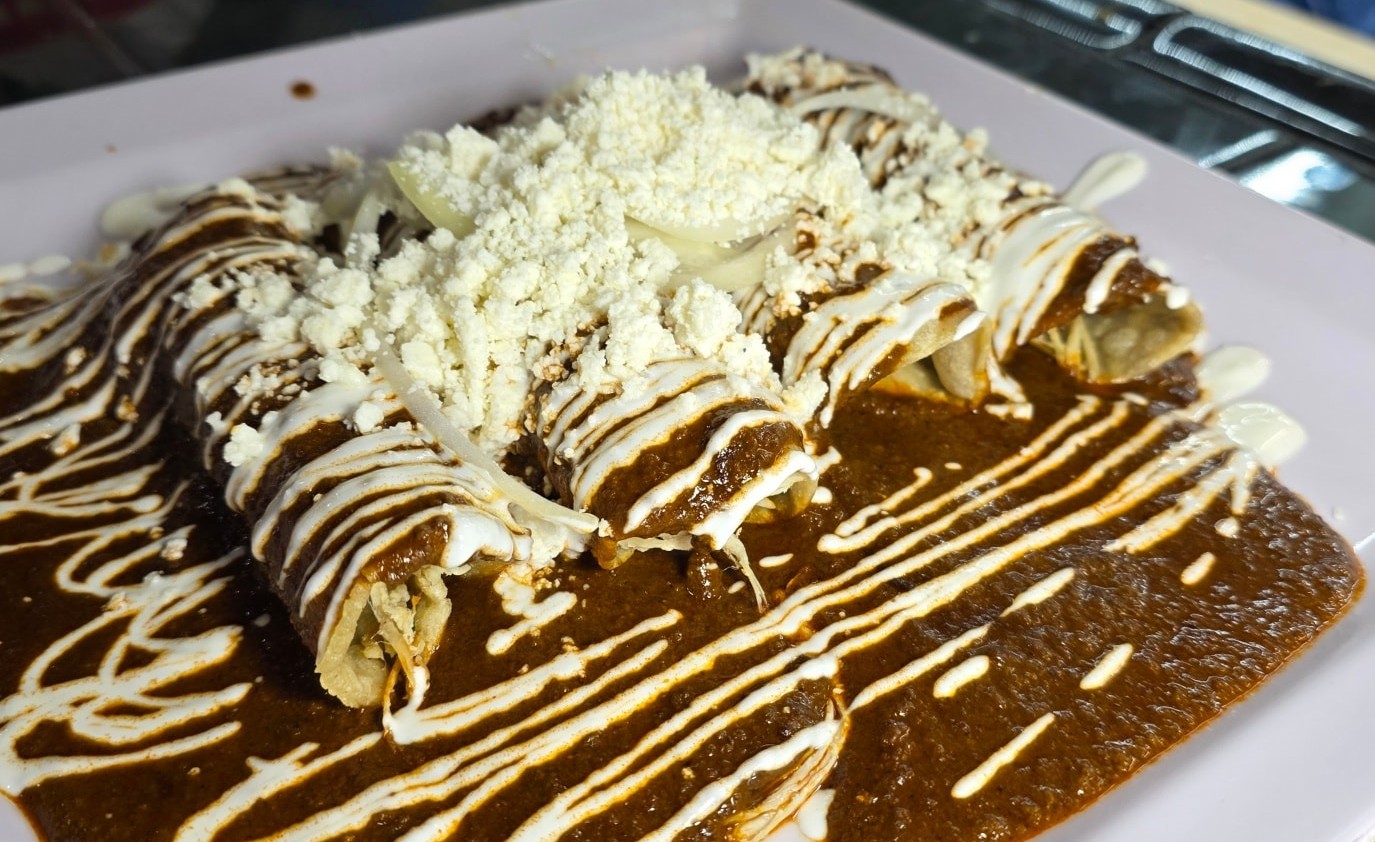 Enchiladas de Mole 2